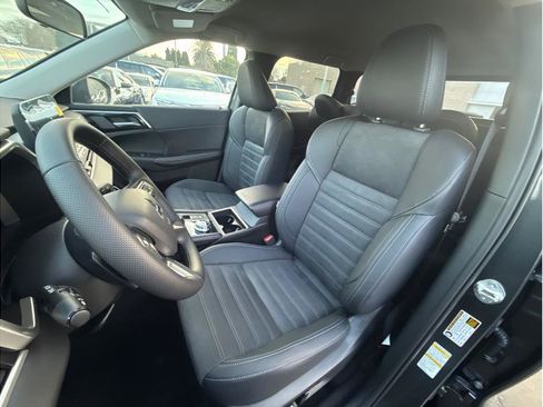 Used 2025 Mitsubishi Outlander SE AWD/4WD image 12