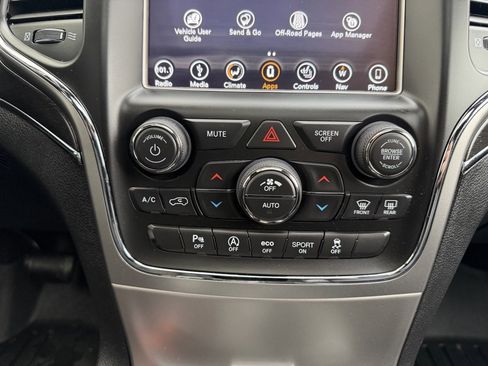 Used 2018 Jeep Grand Cherokee Limited w/ Trailer Tow Group IV image 19