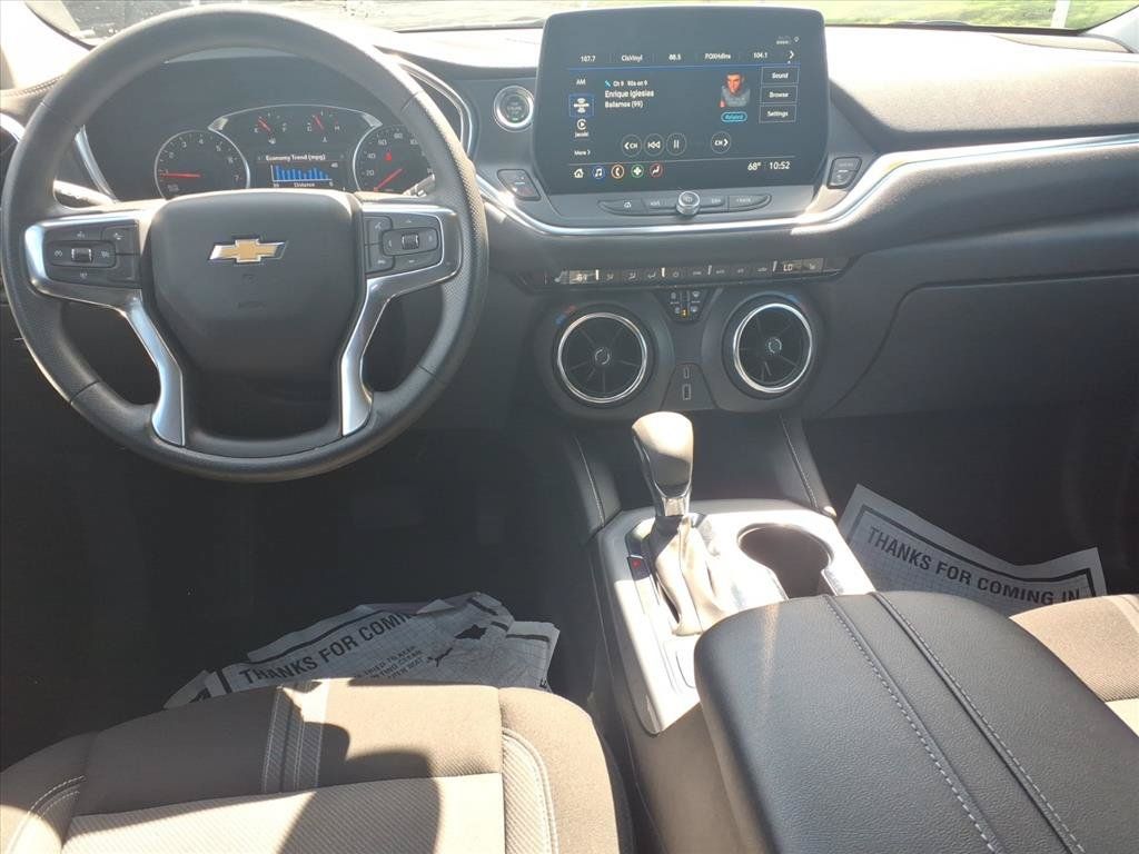 Used 2025 Chevrolet Blazer LT AWD/4WD image 9