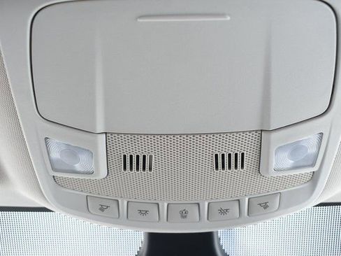 Used 2024 Ford Edge Titanium image 31