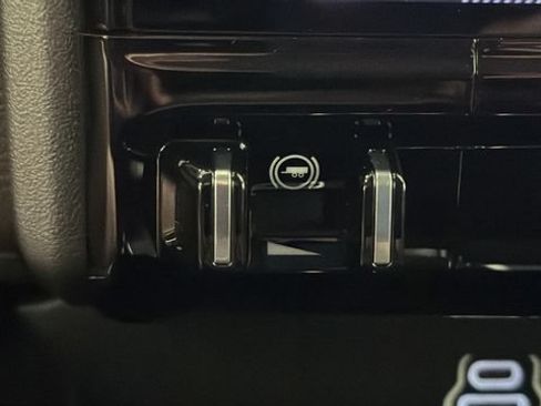 Used 2025 RAM 1500 Laramie AWD/4WD image 47