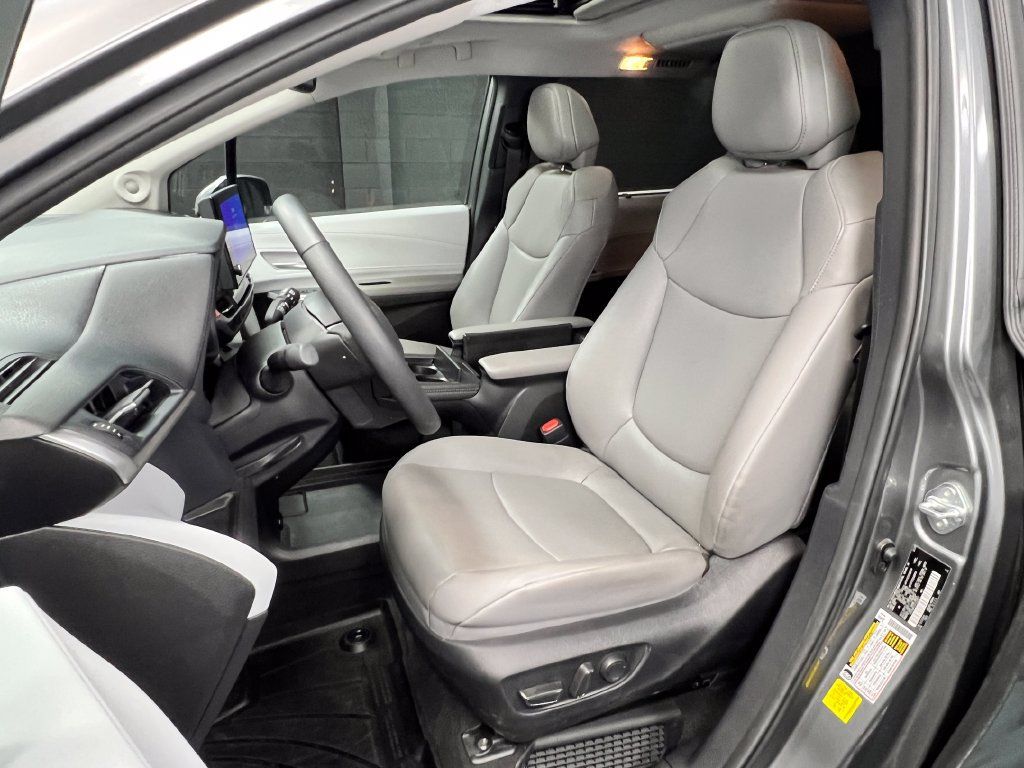 Used 2026 Toyota Sienna XLE AWD/4WD image 7