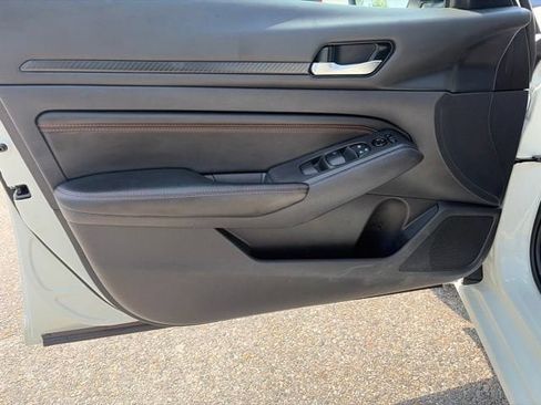 Used 2022 Nissan Altima 2.0 SR FWD image 10