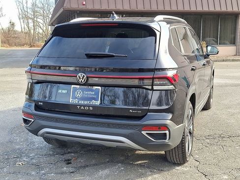 Certified 2025 Volkswagen Taos SE w/ Panoramic Sunroof Package image 9