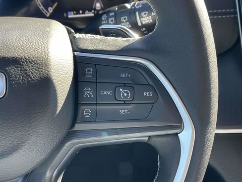 New 2025 Jeep Grand Cherokee Altitude image 31