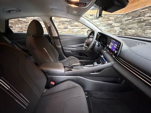 Used 2023 Hyundai Elantra SEL w/ Cargo Package FWD image 16