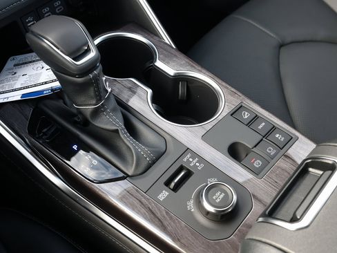 New 2026 Toyota Highlander Limited image 26