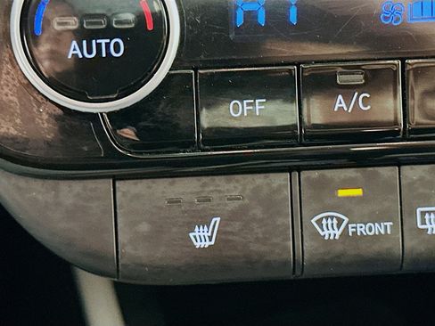 Certified 2024 Hyundai Elantra Limited image 21