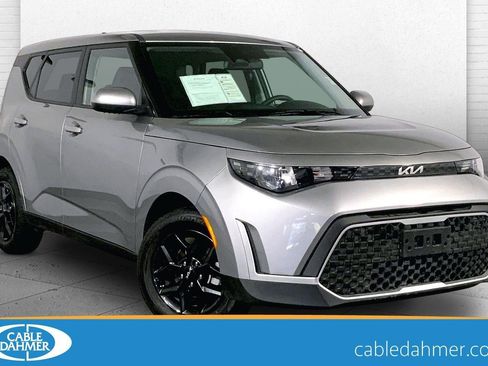 Used 2025 Kia Soul LX FWD image 1