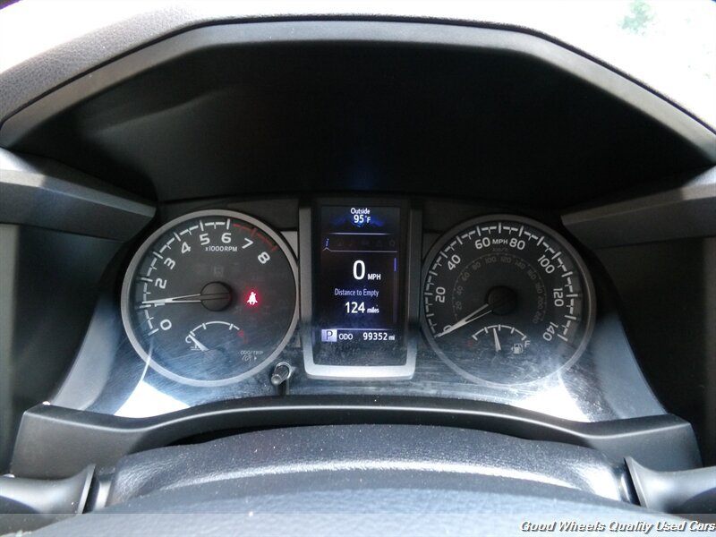 Used 2018 Toyota Tacoma TRD Sport AWD/4WD image 15