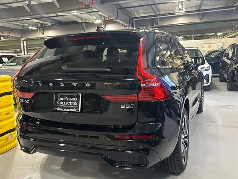 Certified 2025 Volvo XC60 B5 Plus image 2