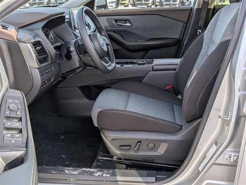 Used 2023 Nissan Rogue SV image 11