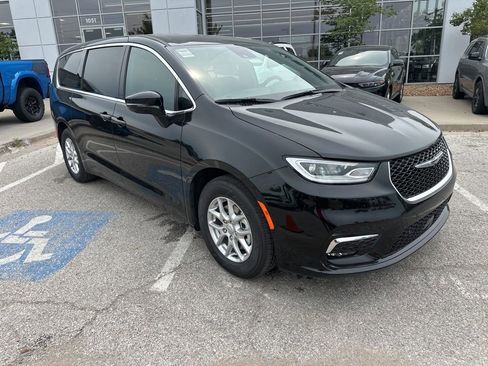 New 2026 Chrysler Pacifica Select image 6