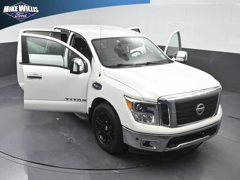 Used 2017 Nissan Titan SL w/ SL Towing Convenience Package RWD image 25