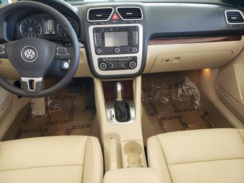 Used 2012 Volkswagen Eos Lux FWD image 12