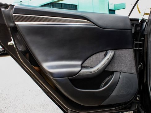 Used 2021 Tesla Model S Plaid image 11