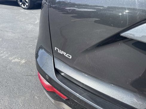 Used 2023 Kia Niro EX Touring FWD image 5
