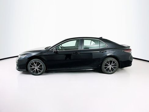 Used 2024 Toyota Camry SE image 4