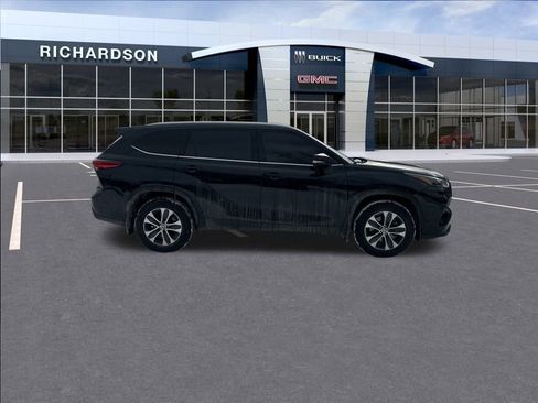 Used 2022 Toyota Highlander XLE image 6