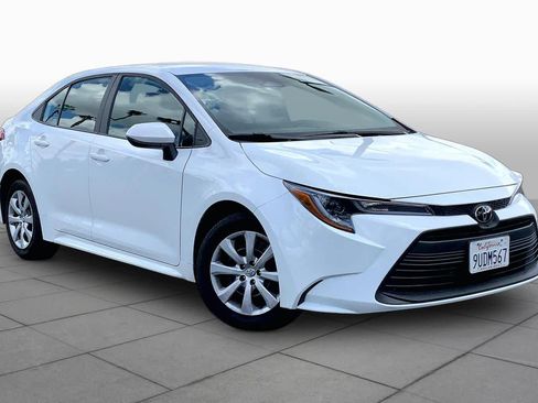 Used 2025 Toyota Corolla LE FWD image 2