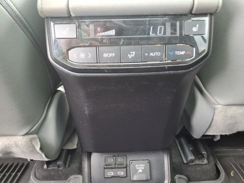Used 2022 Toyota Highlander Platinum FWD image 14