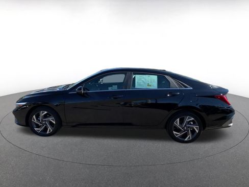 Used 2025 Hyundai Elantra Limited image 9