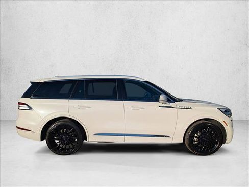 Used 2022 Lincoln Aviator Reserve w/ Equipment Group 201A image 4