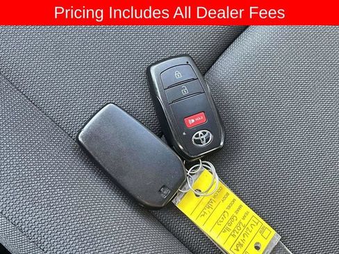 Used 2024 Toyota Corolla Cross LE FWD image 34