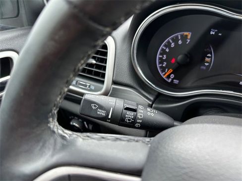 Used 2019 Jeep Grand Cherokee Altitude image 24
