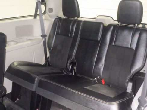 Used 2019 Dodge Grand Caravan SXT image 7