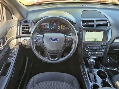 Used 2018 Ford Explorer XLT w/ Equipment Group 201A FWD image 5
