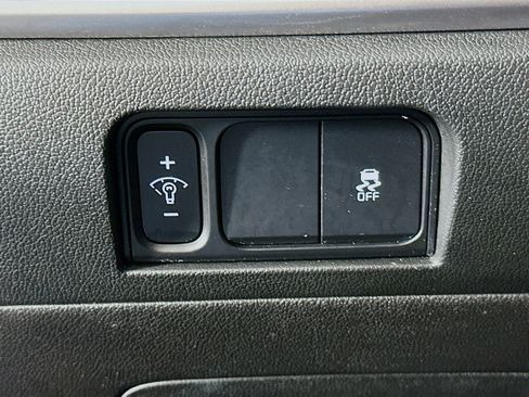 Used 2024 Kia Sorento S image 17