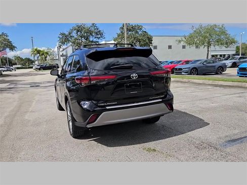 Used 2022 Toyota Highlander Platinum image 35