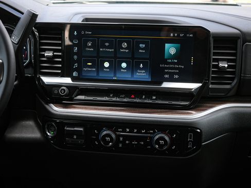 Used 2025 Chevrolet Silverado 2500 LT image 28