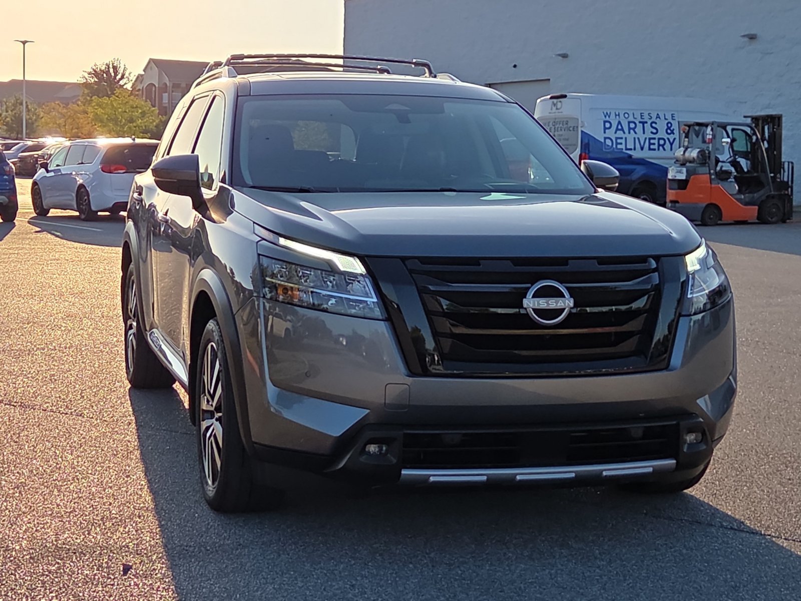 Used 2024 Nissan Pathfinder Platinum w/ Black Appearance Package AWD/4WD image 1