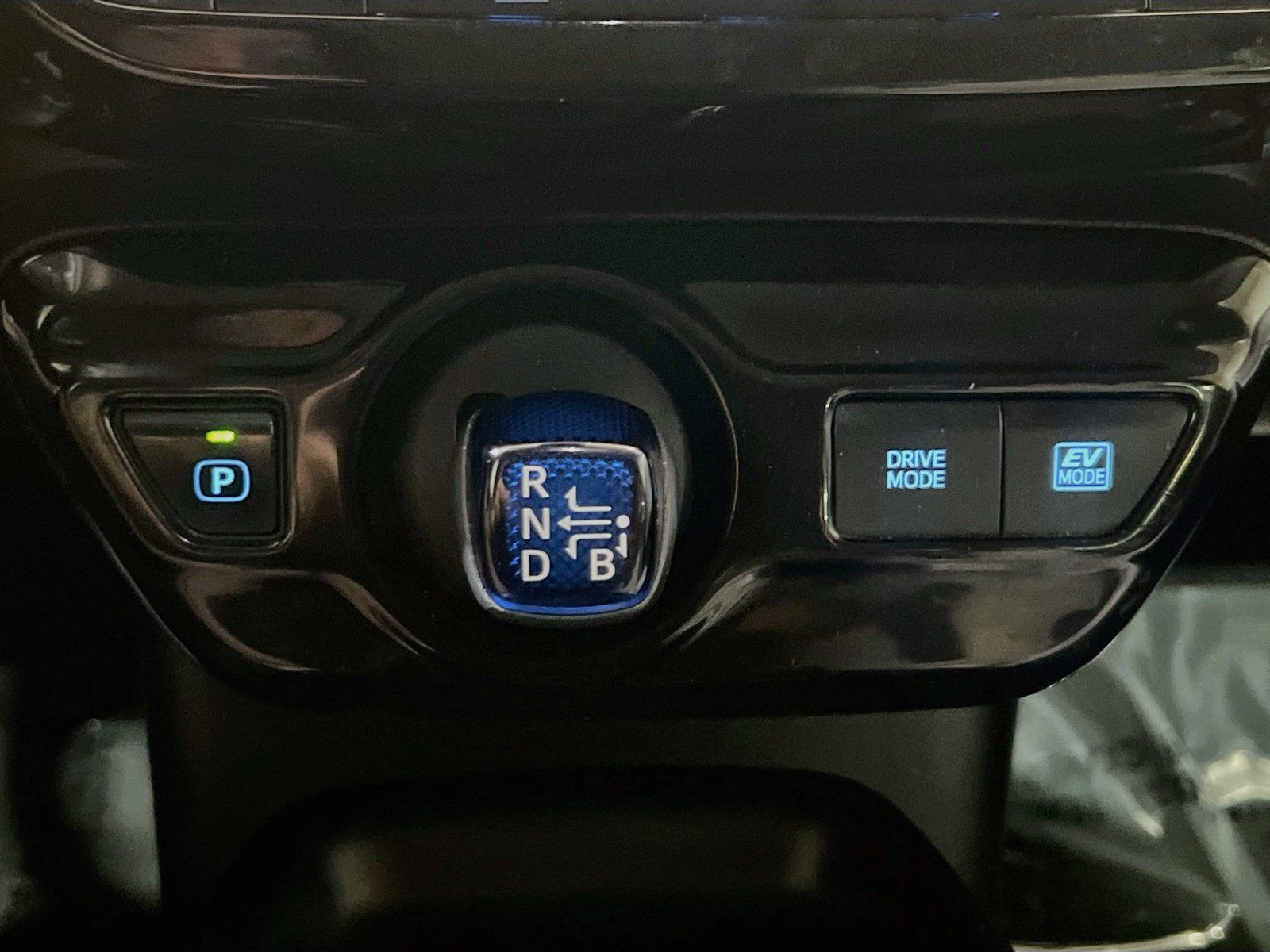 Used 2018 Toyota Prius Two w/ Prius Two Safety Plus Package FWD image 12