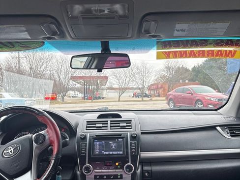 Used 2014 Toyota Camry SE image 15