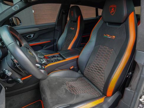 Used 2022 Lamborghini Urus AWD/4WD image 3