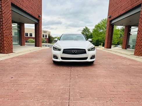 Used 2016 INFINITI Q50 2.0t w/ Moonroof Package RWD image 2