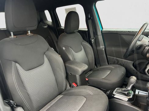 Used 2021 Jeep Renegade Latitude image 16