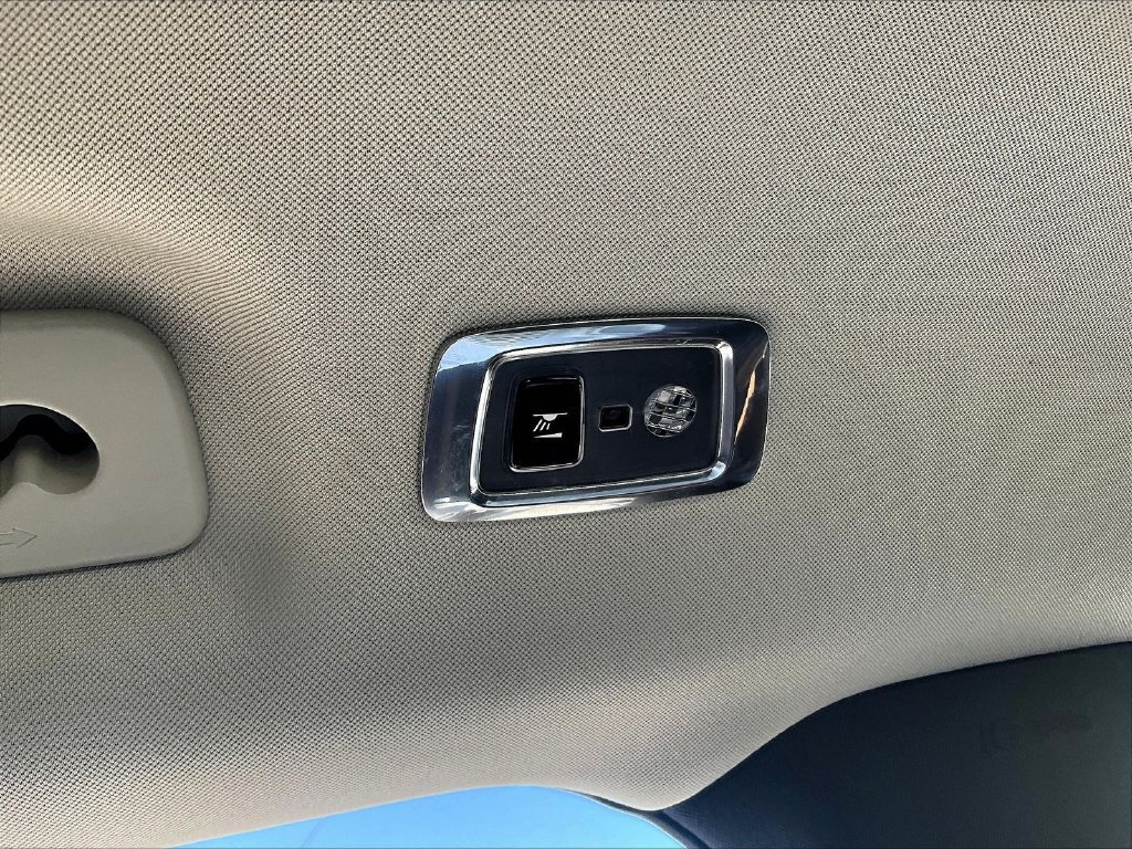 Used 2019 Volvo XC90 T6 Momentum AWD/4WD image 17