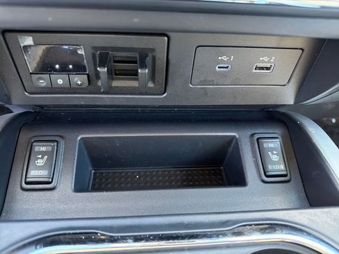 Used 2024 Nissan Titan SV w/ SV Convenience Package image 30