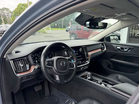Used 2022 Volvo S60 B5 Momentum w/ Premium Package AWD/4WD image 10