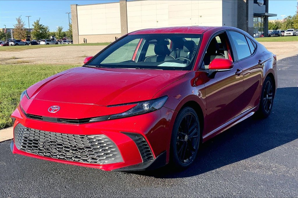 Used 2025 Toyota Camry SE FWD image 5