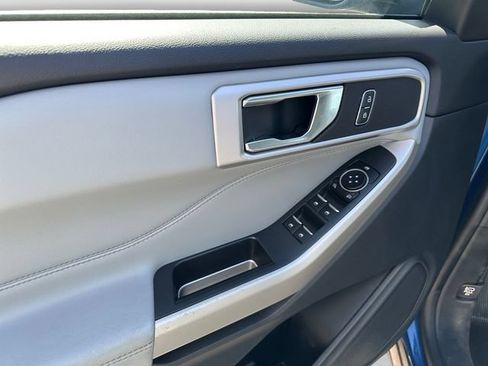 Used 2022 Ford Explorer XLT w/ Equipment Group 202A AWD/4WD image 11