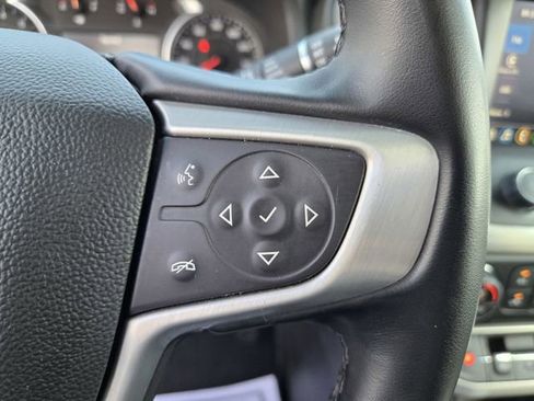 Used 2023 GMC Acadia SLT image 17