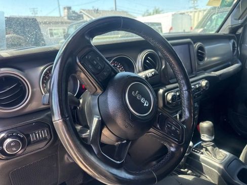 Used 2022 Jeep Gladiator Sport AWD/4WD image 9
