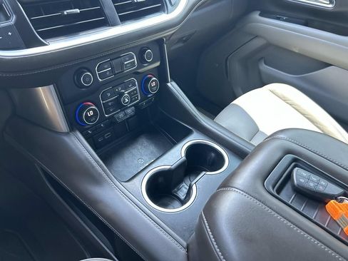 Used 2021 Chevrolet Suburban LT w/ LT Signature Package RWD image 39