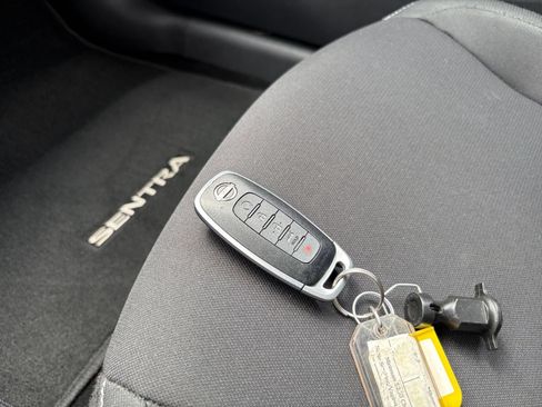 Used 2025 Nissan Sentra SV FWD image 17