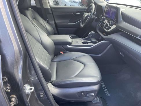 Used 2023 Toyota Highlander XLE image 48